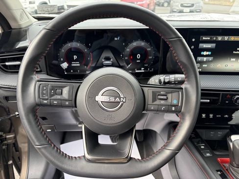 Used 2025 Nissan Kicks SR w/ Illumination Package image 15