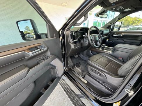 Used 2024 Chevrolet Silverado 1500 High Country w/ High Country Premium Package AWD/4WD image 11