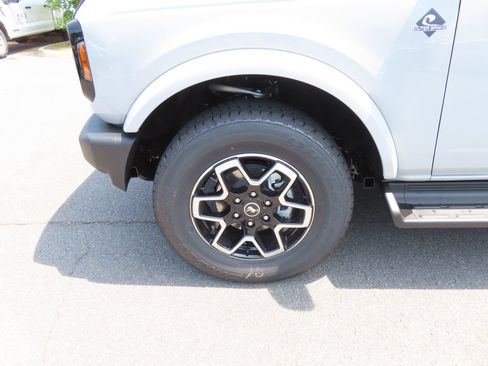 New 2026 Ford Bronco Outer Banks AWD/4WD image 8