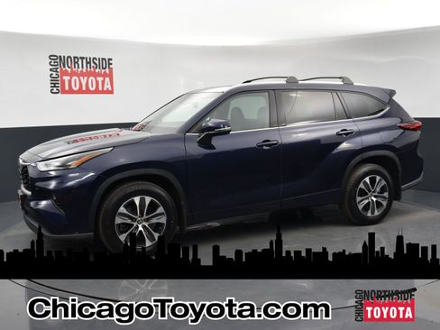 Used 2022 Toyota Highlander XLE image 1