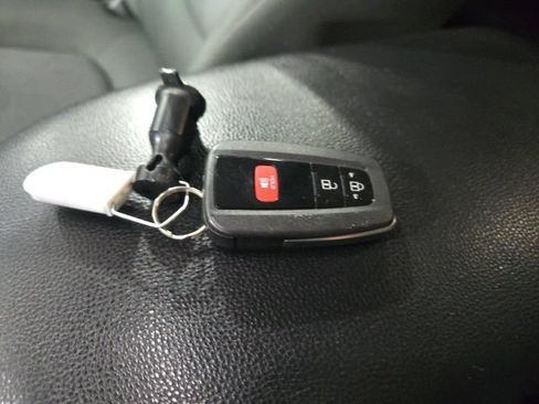 Used 2025 Toyota RAV4 XLE AWD/4WD image 22