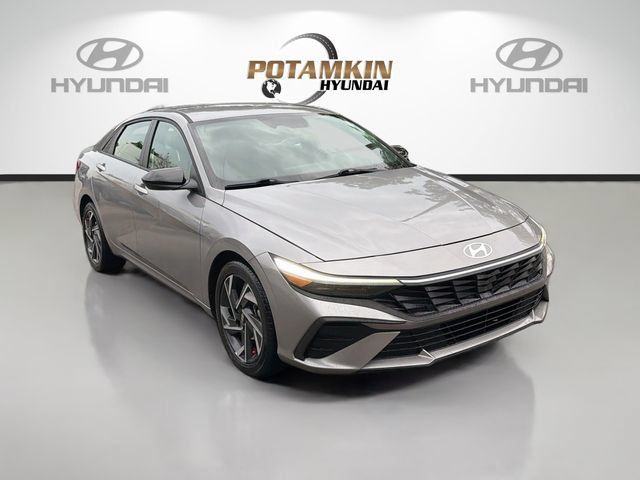 Certified 2025 Hyundai Elantra Sport FWD image 3