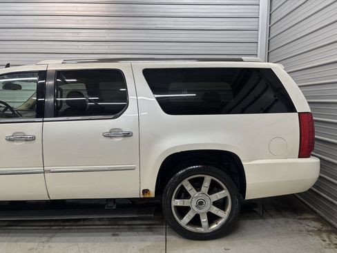 Used 2011 Cadillac Escalade ESV Premium image 5
