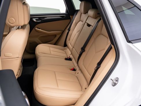 Used 2026 Porsche Macan AWD/4WD image 19