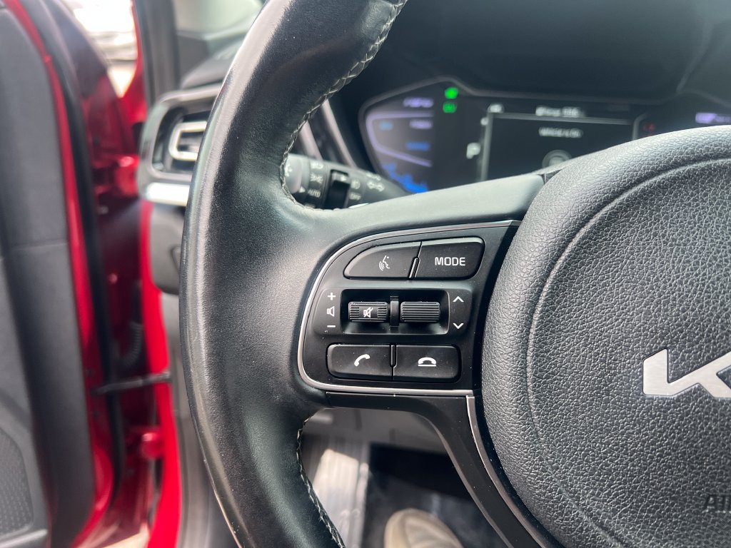 Certified 2022 Kia Niro EX Premium FWD image 17