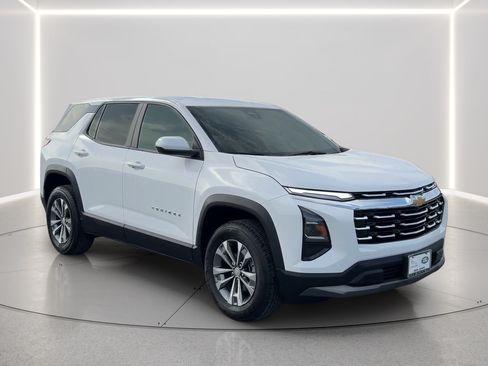 Used 2026 Chevrolet Equinox LT FWD image 3