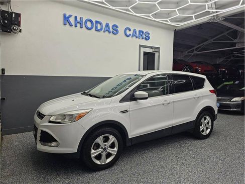 Used 2016 Ford Escape SE FWD image 2