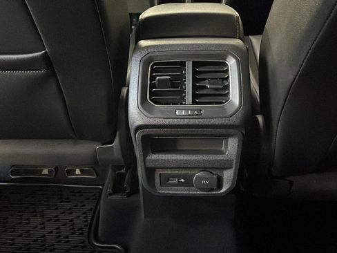 Used 2018 Volkswagen Tiguan SEL image 24