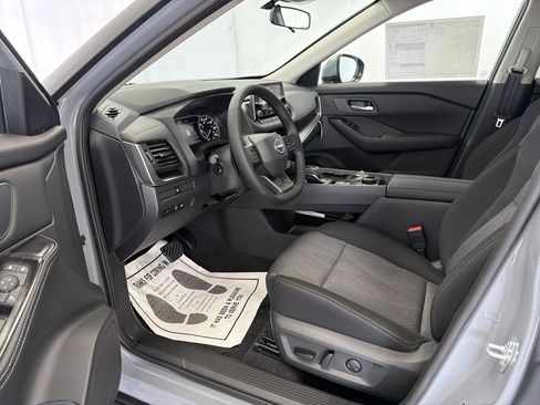 Used 2026 Nissan Rogue SV AWD/4WD image 7