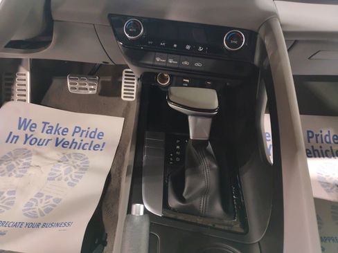 Used 2025 Hyundai Elantra Sport image 17