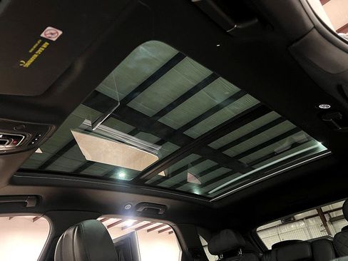 Used 2019 Bentley Bentayga image 27