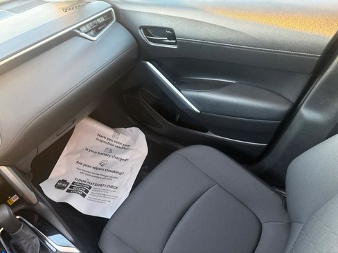 Used 2022 Toyota Corolla Cross LE image 15