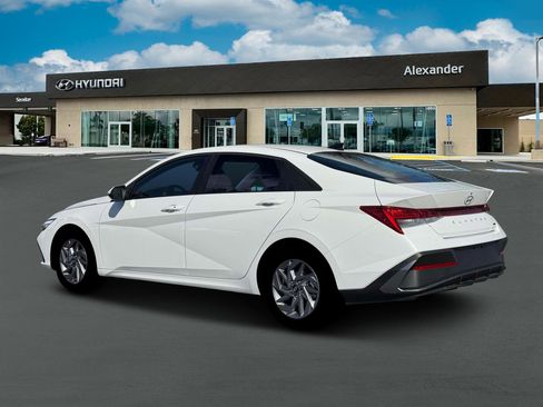 New 2026 Hyundai Elantra Hybrid image 4