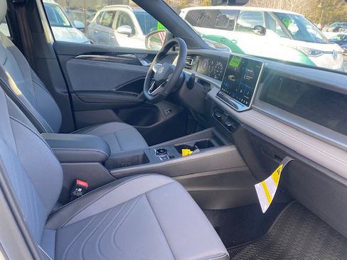 New 2026 Volkswagen Tiguan SE R-Line image 11