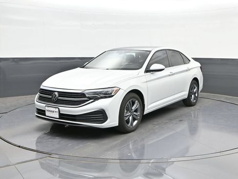 Used 2024 Volkswagen Jetta SE w/ Panoramic Sunroof Package FWD image 31