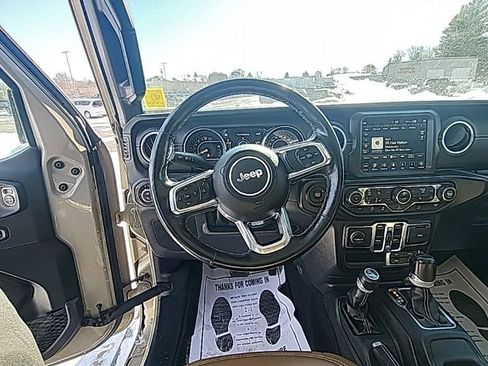 Used 2020 Jeep Gladiator Overland image 2