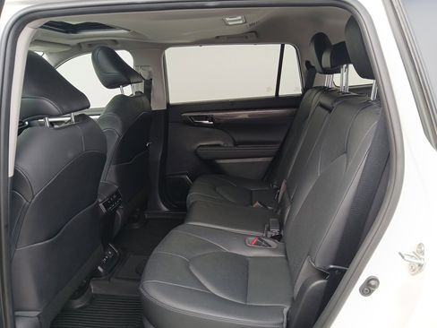 Used 2020 Toyota Highlander Limited image 24