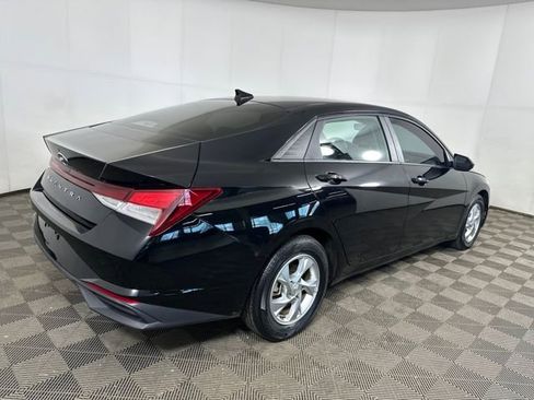 Used 2021 Hyundai Elantra SE image 3
