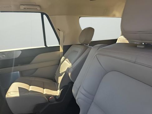 Used 2022 Lincoln Navigator L Reserve w/ Equipment Group 201A AWD/4WD image 6