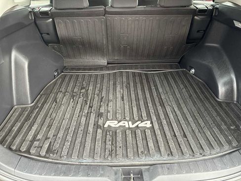 Used 2020 Toyota RAV4 LE image 19