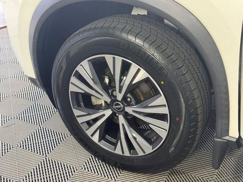 Used 2023 Nissan Rogue SV AWD/4WD image 15