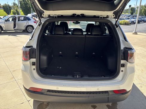 Used 2025 Jeep Compass Limited AWD/4WD image 31