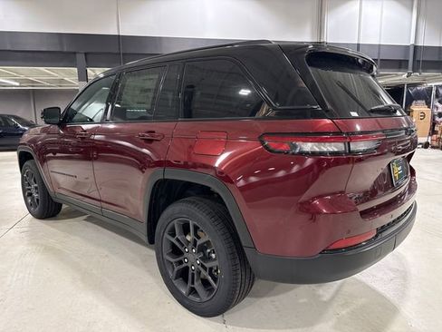 New 2025 Jeep Grand Cherokee Limited image 11