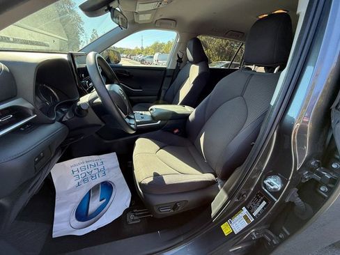 Used 2023 Toyota Highlander L image 13