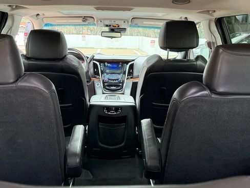 Used 2019 Cadillac Escalade Luxury image 21