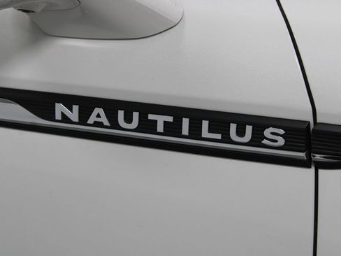 Used 2022 Lincoln Nautilus Reserve w/ Equipment Group 201A FWD image 12