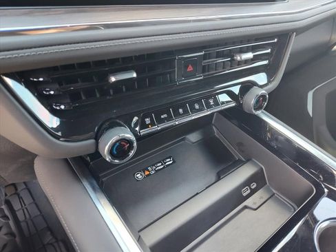 Used 2025 Chevrolet Tahoe Z71 AWD/4WD image 22