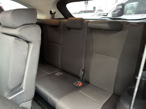 Used 2020 Toyota Highlander LE image 10