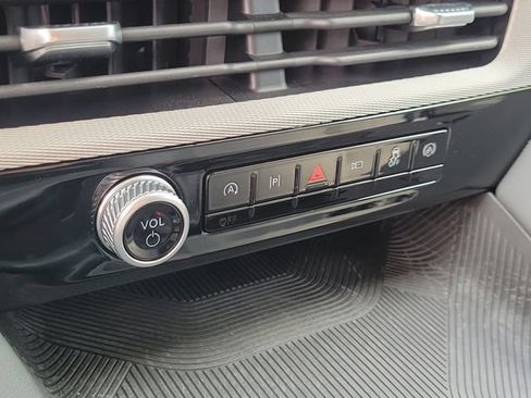 Used 2025 Ford Explorer Active RWD image 22