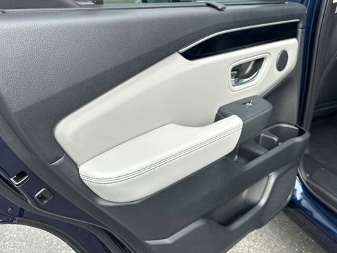 New 2025 Honda Pilot Touring image 16