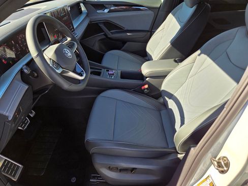 New 2026 Volkswagen Tiguan SE R-Line FWD image 6