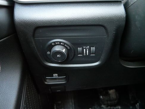 Used 2023 Jeep Grand Cherokee Limited w/ Luxury Tech Group II image 27