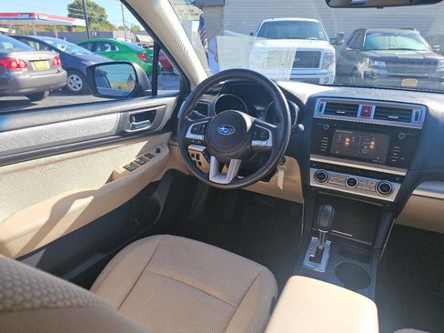 Used 2017 Subaru Outback 2.5i Premium image 19