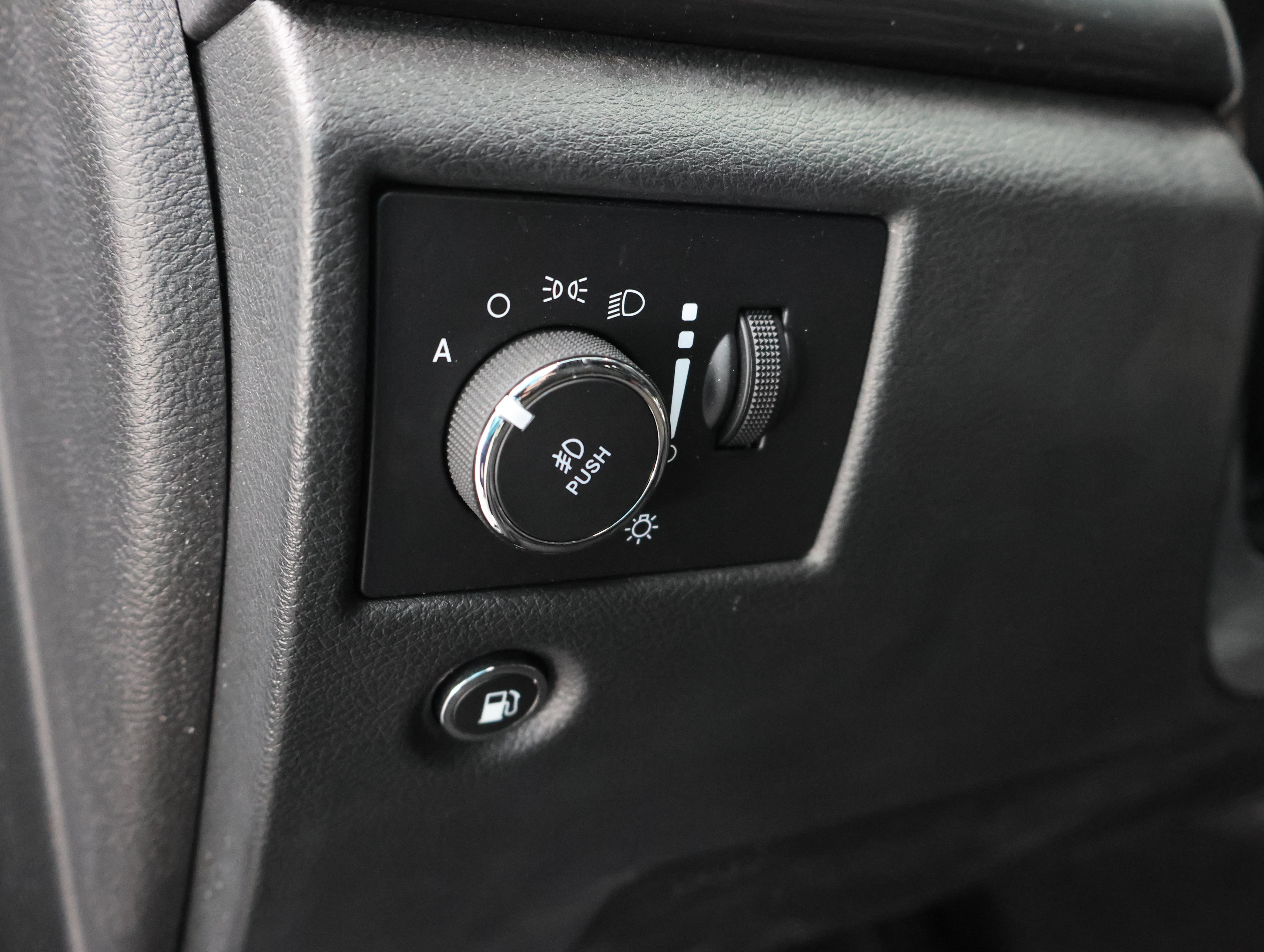 Used 2021 Jeep Grand Cherokee Laredo AWD/4WD image 41