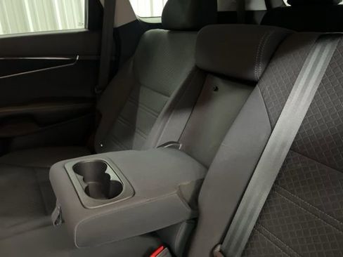 Used 2018 Kia Sorento LX w/ LX V6 Convenience Package image 16