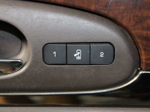 Used 2017 Buick Enclave Premium w/ Enclave Tuscan Edition image 24