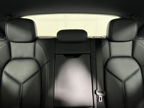 Certified 2024 Porsche Macan AWD/4WD image 16