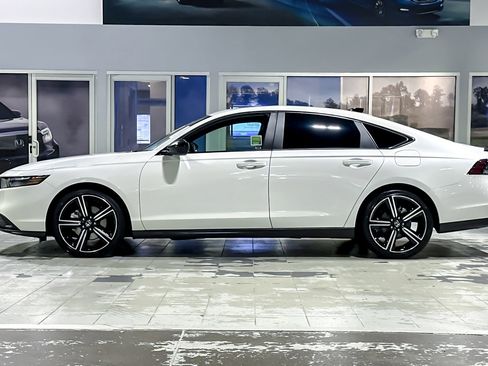 Used 2024 Honda Accord Sport image 2