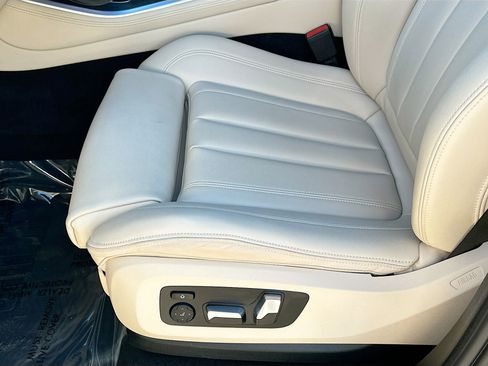 Used 2022 BMW X5 sDrive40i w/ Parking Assistance Package image 19