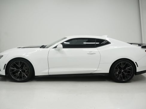 Used 2017 Chevrolet Camaro ZL1 RWD image 7