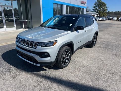 Used 2025 Jeep Compass Limited image 2