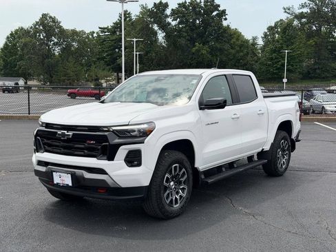 Used 2023 Chevrolet Colorado Z71 w/ Z71 Convenience Package 2 AWD/4WD image 8