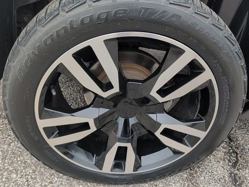 Used 2014 Chevrolet Suburban LTZ image 9