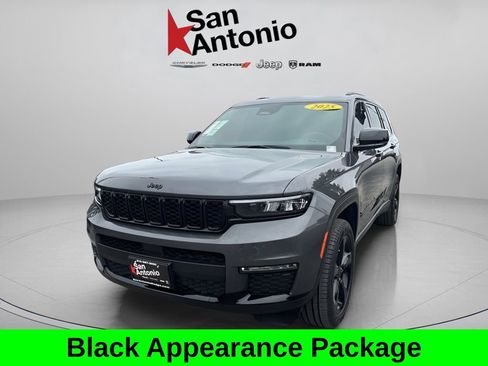 Certified 2025 Jeep Grand Cherokee L Limited w/ Black Appearance Package RWD image 4