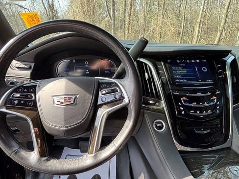 Used 2018 Cadillac Escalade ESV Platinum image 12