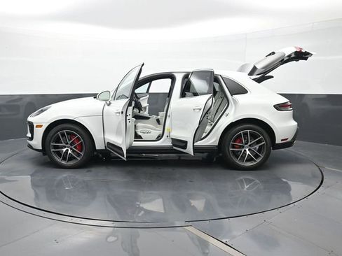 Certified 2023 Porsche Macan S AWD/4WD image 28